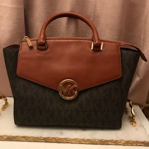Micheal Kors purse